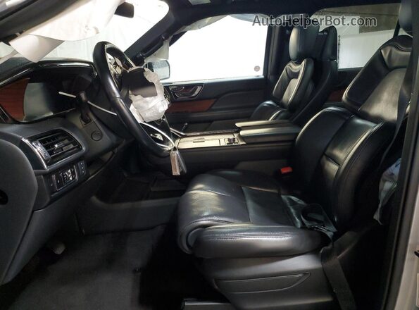 5LMJJ2LG1PEL12906 2023 LINCOLN NAVIGATOR Silver წინა სალონის ხედი