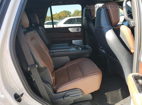 5LMJJ2LG8PEL15527 2023 LINCOLN NAVIGATOR Gray Vista interior trasera