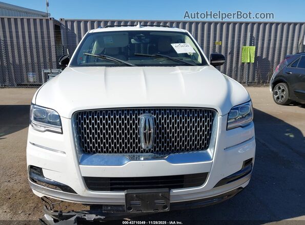 5LMJJ2LG9PEL00695 2023 LINCOLN NAVIGATOR White Rear interior view