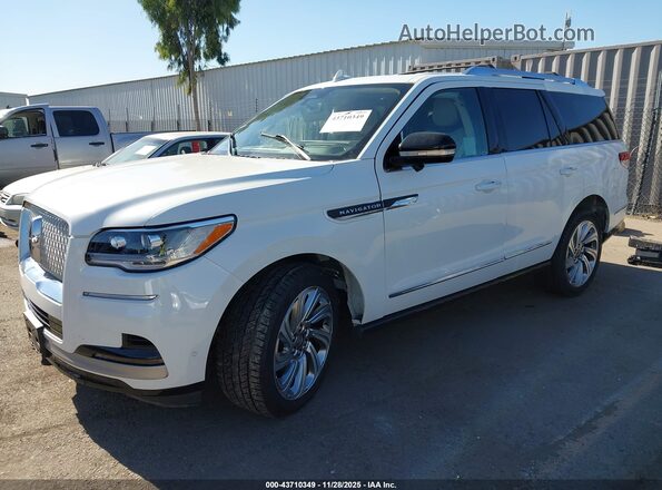 5LMJJ2LG9PEL00695 2023 LINCOLN NAVIGATOR White Front left