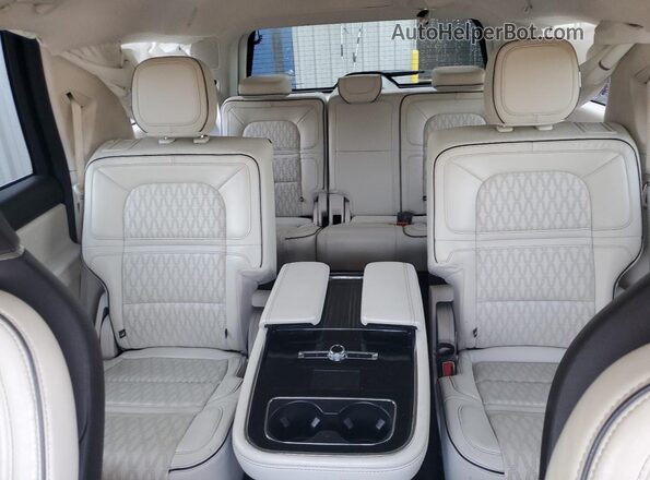 5LMJJ2TT5MEL05935 2021 LINCOLN NAVIGATOR Gray Widok tylnych siedzeń