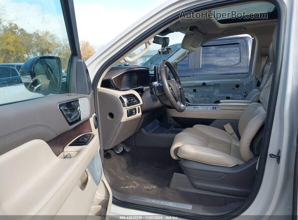 5LMJJ3LG7REL14880 2024 LINCOLN NAVIGATOR White Widok wnętrza z przodu
