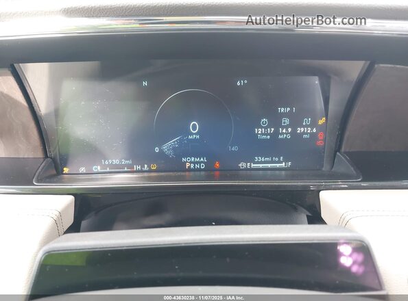 5LMJJ3LG7REL14880 2024 LINCOLN NAVIGATOR White Widok tylnych siedzeń