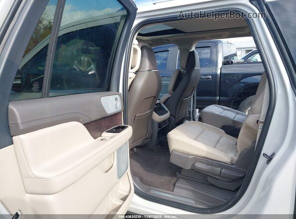 5LMJJ3LG7REL14880 2024 LINCOLN NAVIGATOR White Widok naklejki z numerem VIN