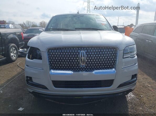 5LMJJ3LG7REL14880 2024 LINCOLN NAVIGATOR White Widok wnętrza z tyłu