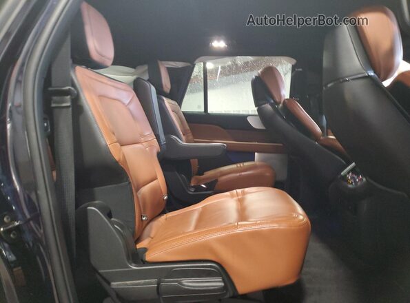 5LMJJ3LTXMEL18203 2021 LINCOLN NAVIGATOR Blue Widok wnętrza z tyłu