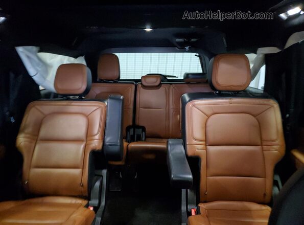 5LMJJ3LTXMEL18203 2021 LINCOLN NAVIGATOR Blue Widok tylnych siedzeń