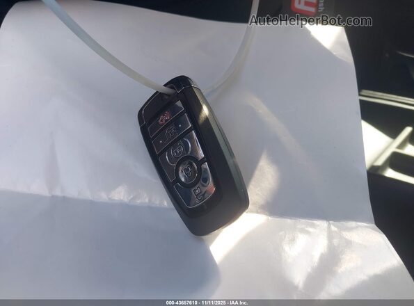 5LMJJ3NT0LEL00756 2020 LINCOLN NAVIGATOR Черный Вид панели приборов