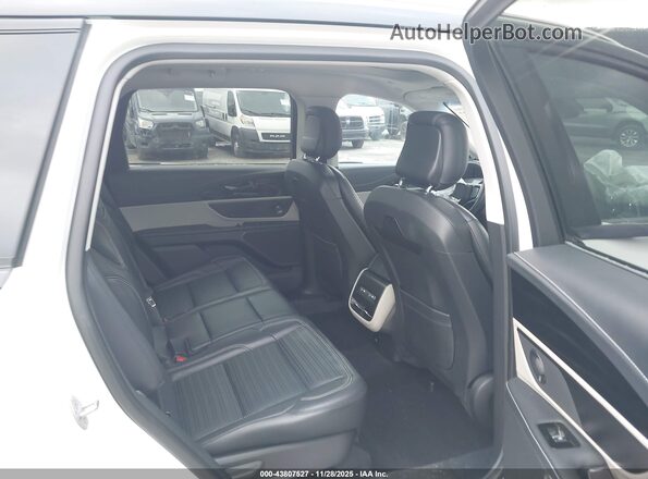 5LMPJ8KA3RJ780981 2024 LINCOLN NAUTILUS White VIN sticker view