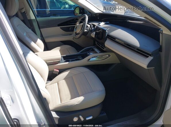 5LMPJ8KA8RJ776893 2024 LINCOLN NAUTILUS White წინა სალონის ხედი
