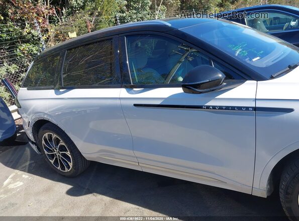 5LMPJ8KA8RJ776893 2024 LINCOLN NAUTILUS White უკანა სალონის ხედი