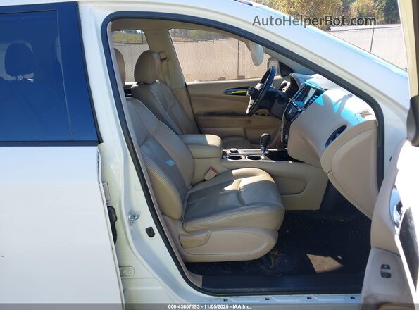 5N1AR2MM0GC657937 2016 NISSAN PATHFINDER White Front interior view