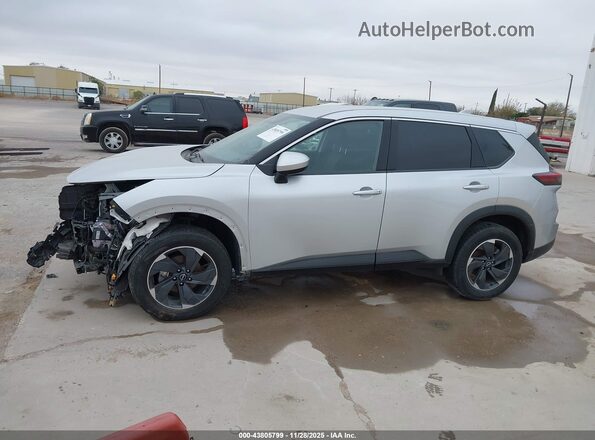 5N1BT3BA7RC681188 2024 NISSAN ROGUE Silver Widok wnętrza z tyłu
