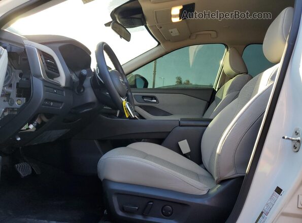 5N1BT3BA9PC867408 2023 NISSAN ROGUE Белый Вид салона спереди
