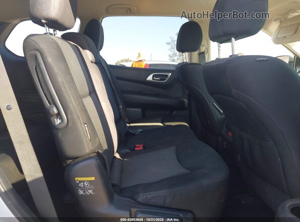 5N1DR2MM0JC632735 2018 NISSAN PATHFINDER Silver 