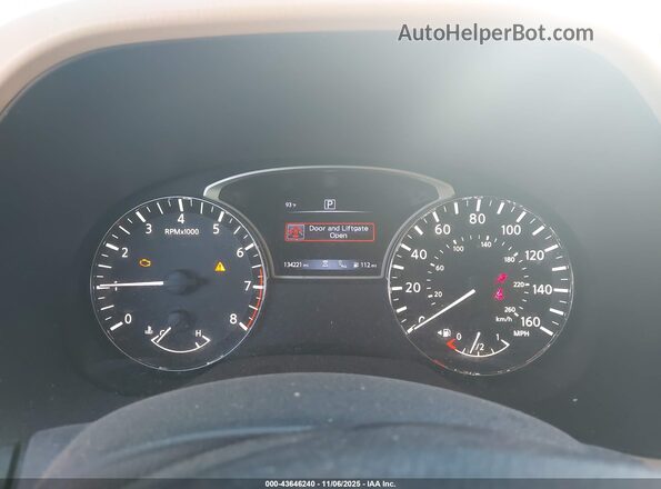 5N1DR2MN3HC635230 2017 NISSAN PATHFINDER White Widok tylnych siedzeń