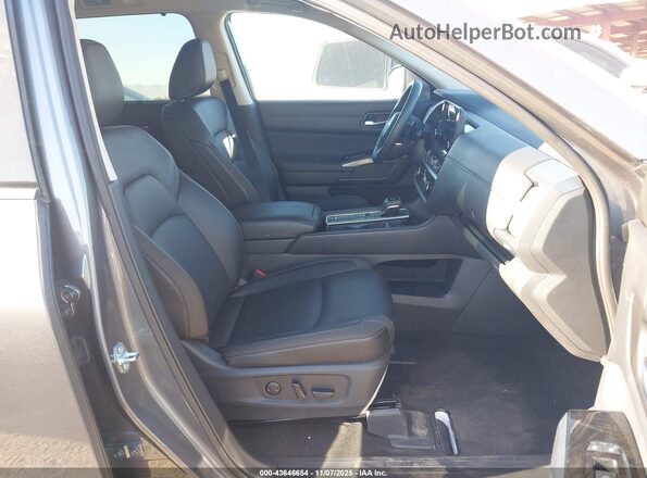 5N1DR3CA4SC227959 2025 NISSAN PATHFINDER Gray Vista interior delantera
