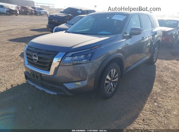 5N1DR3CA4SC227959 2025 NISSAN PATHFINDER Gray Vista tres cuartos delantera izquierda