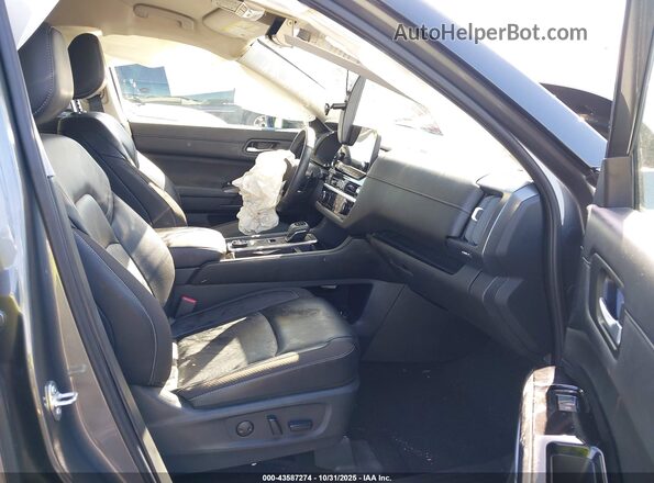5N1DR3CC0RC306654 2024 NISSAN PATHFINDER Gray Widok wnętrza z przodu