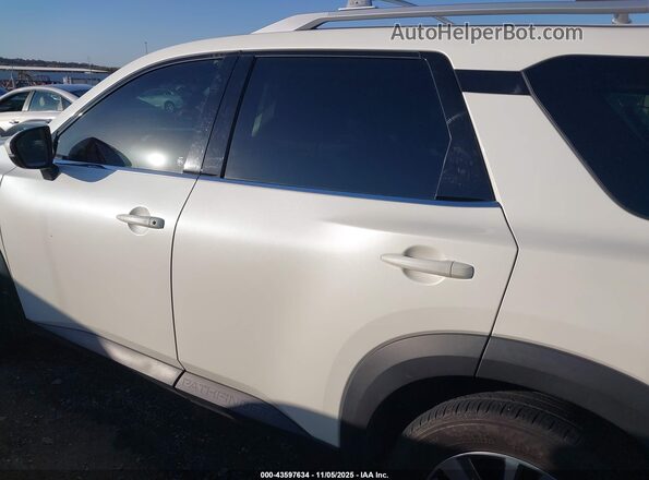 5N1DR3CC4PC264017 2023 NISSAN PATHFINDER White სალონის 360-გრადუსიანი ხედი