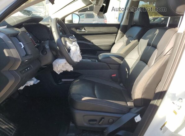 5N1DR3CC8SC227304 2025 NISSAN PATHFINDER Белый Вид салона спереди