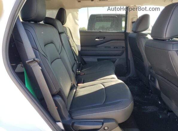 5N1DR3CC8SC227304 2025 NISSAN PATHFINDER Белый Вид задней части салона