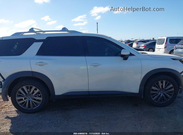 5N1DR3CD7NC217828 2022 NISSAN PATHFINDER White Widok wnętrza 360 stopni