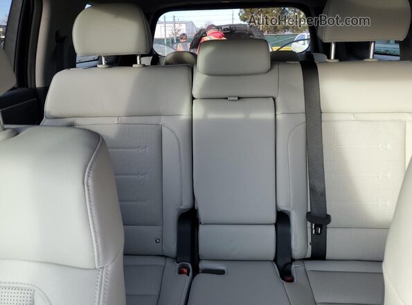 5NMP34G12SH017963 2025 HYUNDAI SANTA White Widok tylnych siedzeń