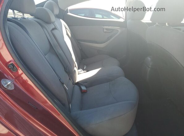 5NPDH4AE8GH667102 2016 HYUNDAI ELANTRA Red Widok tylnych siedzeń