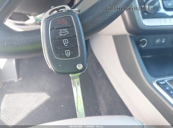 5NPE24AF6KH731144 2019 HYUNDAI SONATA Silver Dashboard view