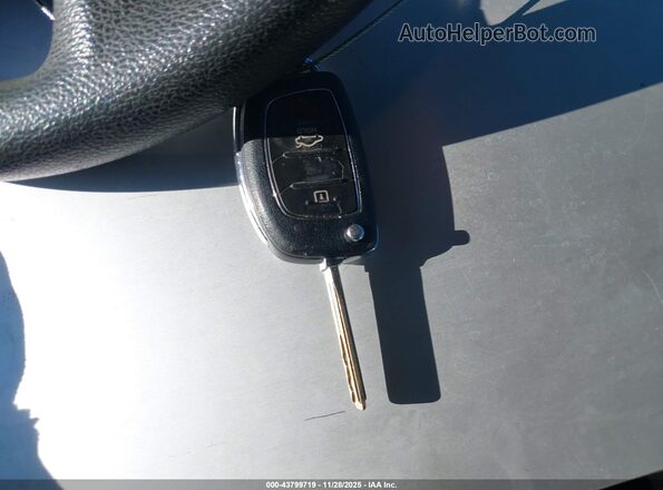 5NPE24AFXHH514723 2017 HYUNDAI SONATA Red Widok deski rozdzielczej