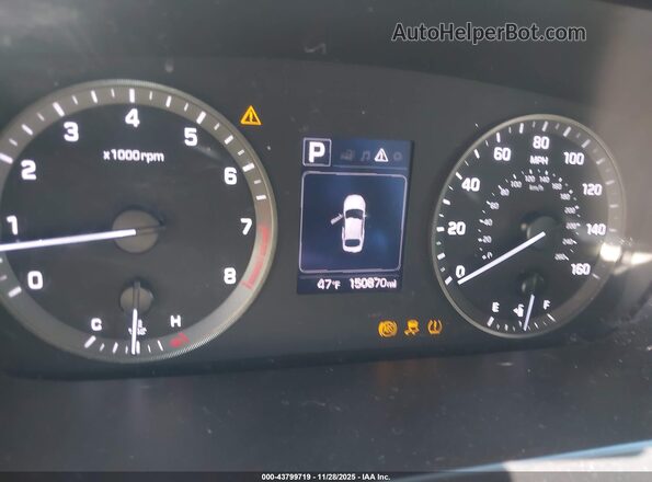 5NPE24AFXHH514723 2017 HYUNDAI SONATA Red Widok tylnych siedzeń
