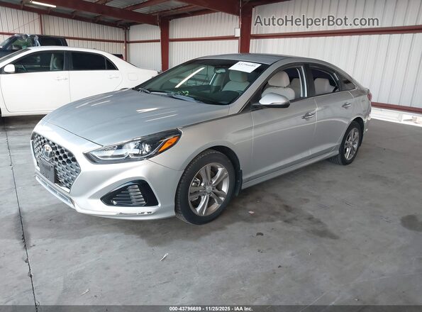 5NPE34AF0JH726758 2018 HYUNDAI SONATA Серебряный Передняя левая четверть