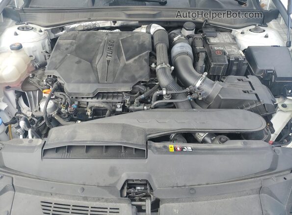 5NPEK4JC2NH142294 2022 HYUNDAI SONATA White Widok wnętrza z tyłu