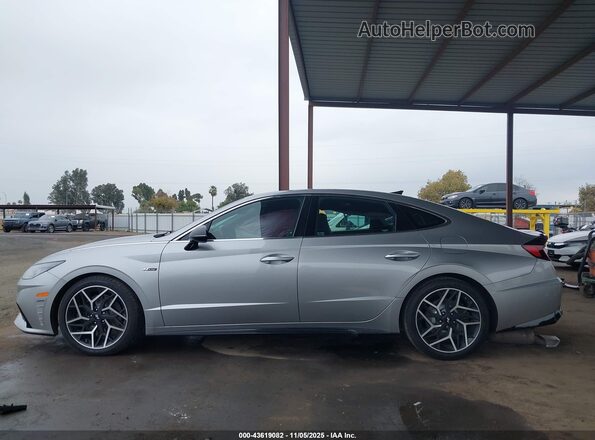5NPEK4JC7MH132794 2021 HYUNDAI SONATA Silver Սալոնի 360 աստիճան տեսք