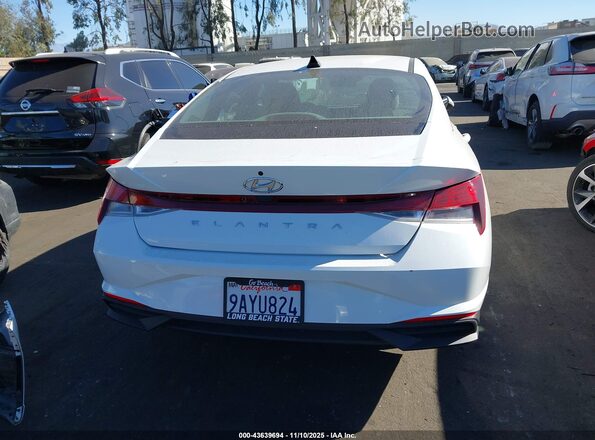 5NPLL4AG0NH077422 2022 HYUNDAI ELANTRA White 