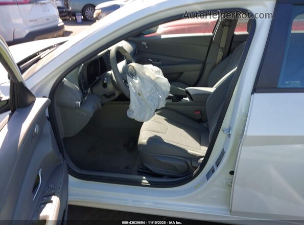 5NPLL4AG0NH077422 2022 HYUNDAI ELANTRA White წინა სალონის ხედი