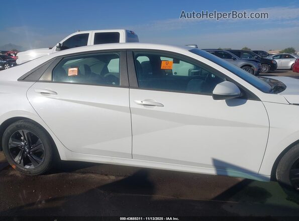 5NPLM4AG1MH048894 2021 HYUNDAI ELANTRA Белый Вид задней части салона