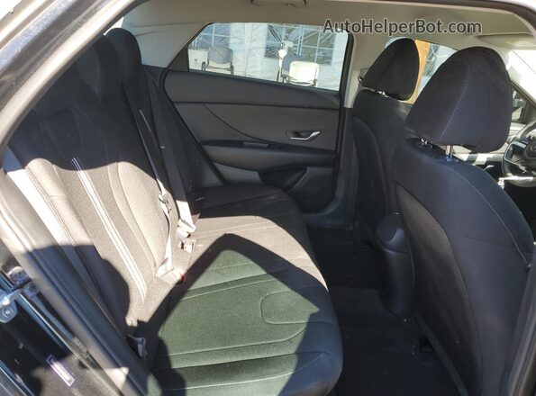 5NPLM4AG3NH058392 2022 HYUNDAI ELANTRA Black Widok tylnych siedzeń