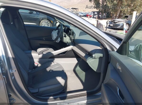 5NPLM4AG8NH079562 2022 HYUNDAI ELANTRA Silver Вид салону спереду