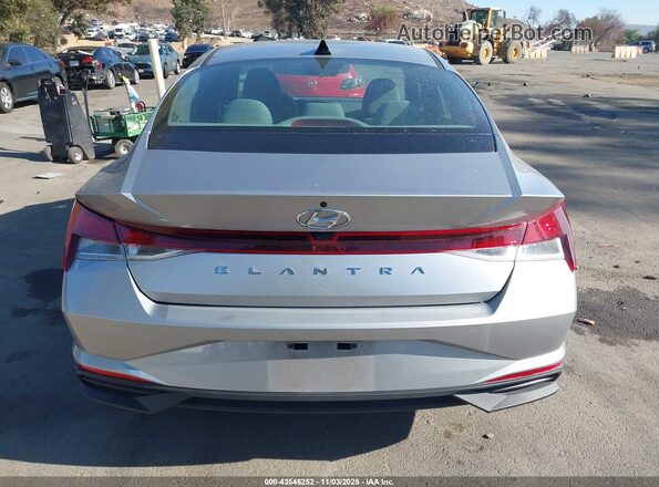 5NPLM4AG8NH079562 2022 HYUNDAI ELANTRA Silver 