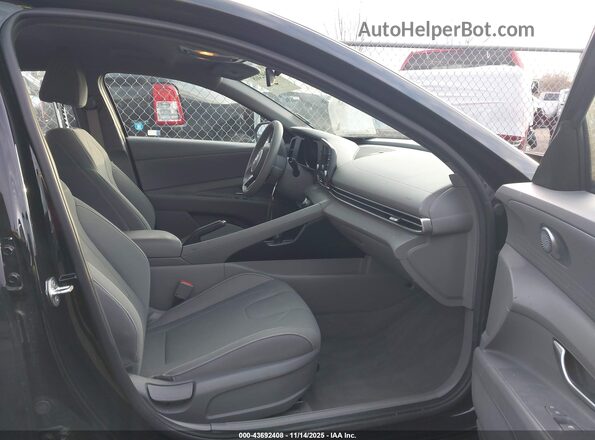 5NPLM4AG9NH071521 2022 HYUNDAI ELANTRA Black Widok wnętrza z przodu