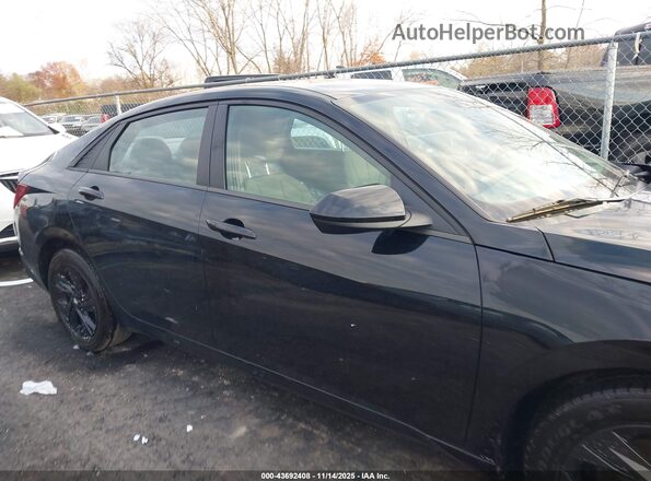 5NPLM4AG9NH071521 2022 HYUNDAI ELANTRA Black Widok wnętrza z tyłu