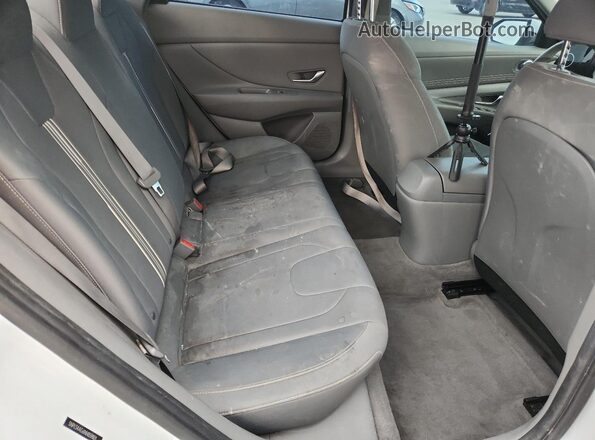 5NPLS4AG6NH059803 2022 HYUNDAI ELANTRA White Вид задніх сидінь