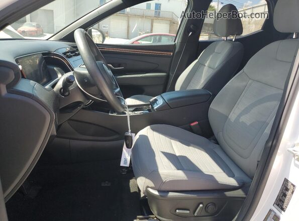 5NTJCDAE3NH015617 2022 HYUNDAI SANTA Белый Вид салона спереди