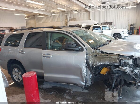 5TDBW5G18HS149347 2017 TOYOTA SEQUOIA Серебряный Вид задней части салона