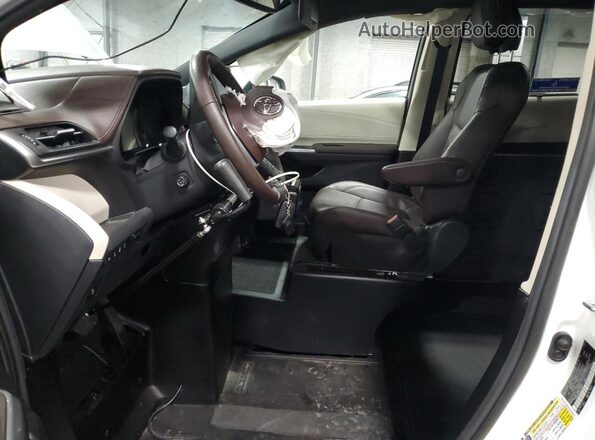 5TDERKECXNS122136 2022 TOYOTA LIMITED Белый Вид салона спереди