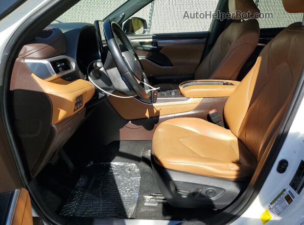 5TDFZRBH3MS113029 2021 TOYOTA HIGHLANDER White Вид салону спереду