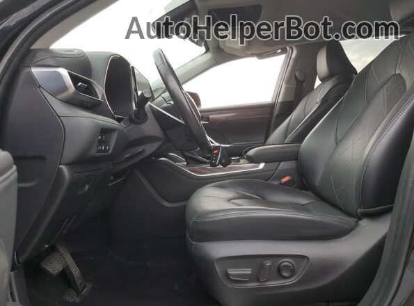 5TDFZRBH8NS182445 2022 TOYOTA HIGHLANDER Черный Вид салона спереди