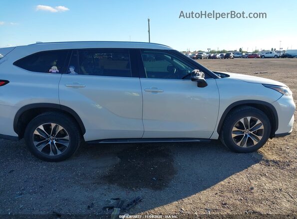 5TDGZRAH3LS502547 2020 TOYOTA LE White Вид задньої частини салону